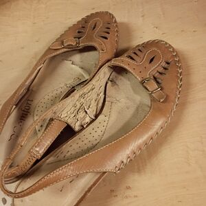 Stylish Tan Leather Slingbacks